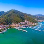 Fethiye este un oraș de coastă plin de viață din Turcia, situat deasupra unui golf superb. Renumit pentru plajele sale, ruinele antice și peisajele montane, este destinația ideală pentru relaxare și aventură.