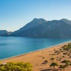 Plaja Çıralı este o zonă importantă de cuibărit pentru țestoasa de mare Caretta caretta, motiv pentru care plaja este protejată și lipsită de dezvoltări turistice invazive.