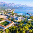 Kemer, pe Riviera Turcească, este o destinație ideală între mare cristalină, Munții Taurus și natură luxuriantă. Perfectă pentru relaxare, excursii, viață de noapte și descoperiri arheologice.
