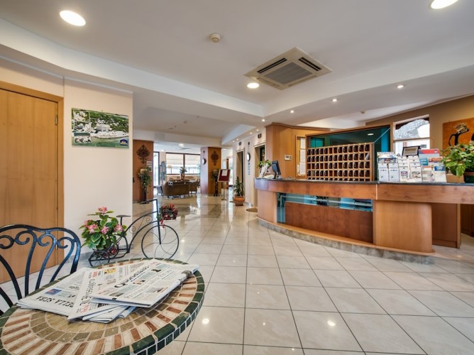 Apulia Hotel Taranto Ara Solis - Recepție 24/7