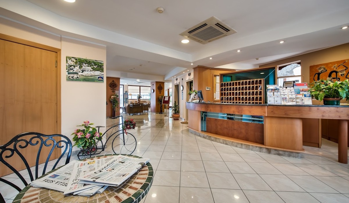 Apulia Hotel Taranto Ara Solis - Recepție 24/7