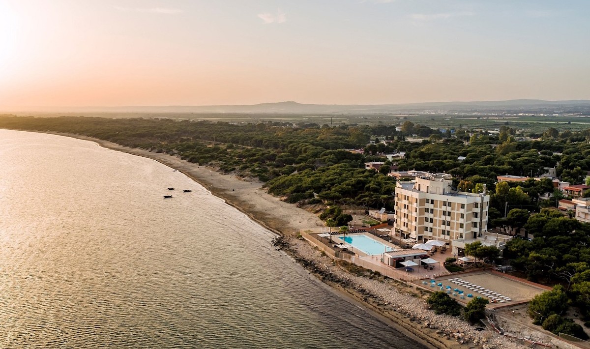 Apulia Hotel Taranto Ara Solis - Hotel situat pe malul mării, cu un peisaj de vis