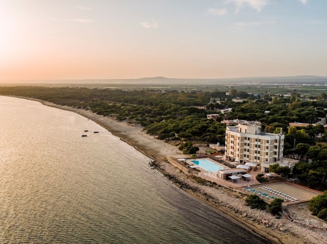 Apulia Hotel Taranto Ara Solis - Hotel situat pe malul mării, cu un peisaj de vis