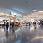 Descoperă magazinul duty free din aeroportul din Tokyo: o gamă variată de produse de înaltă calitate, inclusiv modă, electronice și suveniruri exclusive, toate la prețuri avantajoase.
