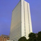 Sunshine City Prince Hotel din Tokyo, un zgârie-nori modern situat în cartierul Ikebukuro, este conectat direct la complexul comercial și de divertisment Sunshine City