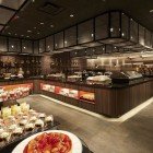 Hotelul Sunshine City Prince din Tokyo oferă două opțiuni de mic dejun tip bufet, ambele concepute pentru a satisface gusturile internaționale și locale.