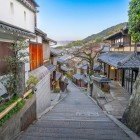Kyoto-ul vechi, districtul Higashiyama, Sannenzaka: o stradă pietruită și atracție turistică situată în Higashiyama-ku, Kyoto, Japonia.