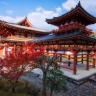 Vedere din sus a Hall-ului Phoenix al templului Byodo-In, patrimoniu UNESCO, în Uji, prefectura Kyoto, regiunea Kansai, Japonia.