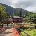 Construit în secolul X, templul Byodo-in oferă priveliști liniștite cu coline ce se află deasupra râului, creând un cadru ideal pentru meditație și reflecție.