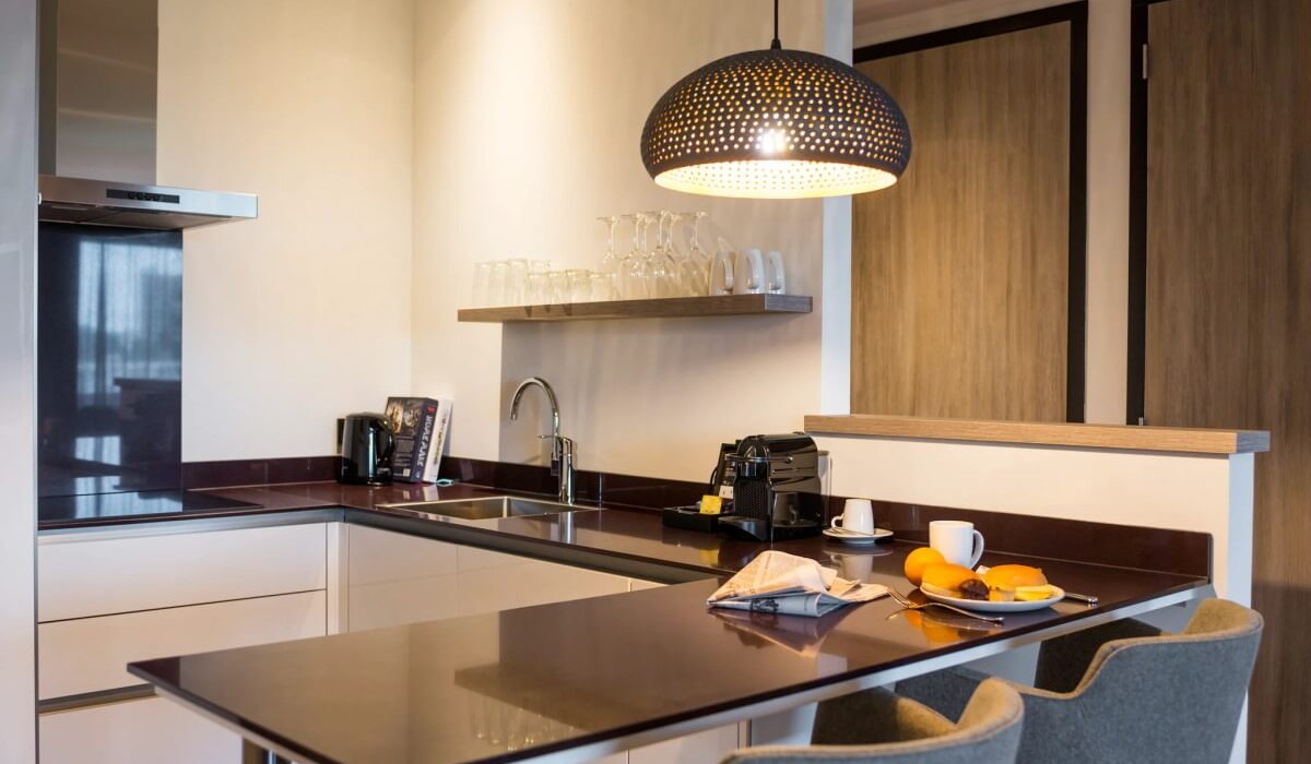Adagio Amsterdam City South - Bucătăria din Junior Apartment la Adagio Amsterdam City South este funcțională și confortabilă, dotată cu electrocasnice moderne, ideală pentru sejururi scurte sau prelungite, cu autonomie completă.