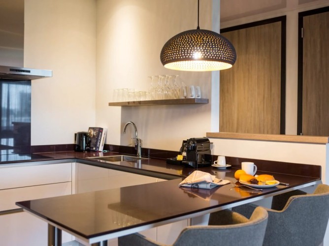 Adagio Amsterdam City South - Bucătăria din Junior Apartment la Adagio Amsterdam City South este funcțională și confortabilă, dotată cu electrocasnice moderne, ideală pentru sejururi scurte sau prelungite, cu autonomie completă.