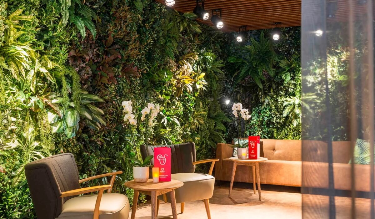 Adagio Amsterdam City South - Folosirea materialelor naturale și valorificarea luminii naturale reduc impactul asupra mediului, creând spații calde și primitoare care îmbunătățesc confortul oaspeților.