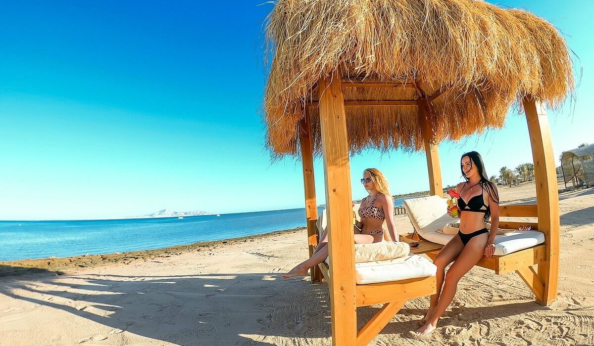 Royal Regency Club - Ultra All Inclusive - Foișoarele din lemn ale Royal Regency Club din Sharm El Sheikh sunt structuri tipice, acoperite cu paie, concepute pentru a oferi confort și intimitate oaspeților.