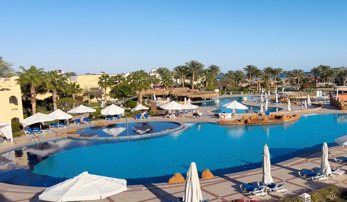 Royal Regency Club - Ultra All Inclusive - Royal Regency Club: vedere spre parcul de piscine cu zone de relaxare pentru adulți și spații sigure și distractive pentru copii.