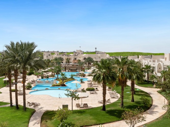 Swissôtel Sharm El Sheikh All Inclusive Collection - Piscinele de la Swissôtel Sharm El Sheikh All Inclusive Collection oferă spații largi și pitorești, situate în grădini frumos amenajate, ideale pentru relaxare și distracție la soare.
