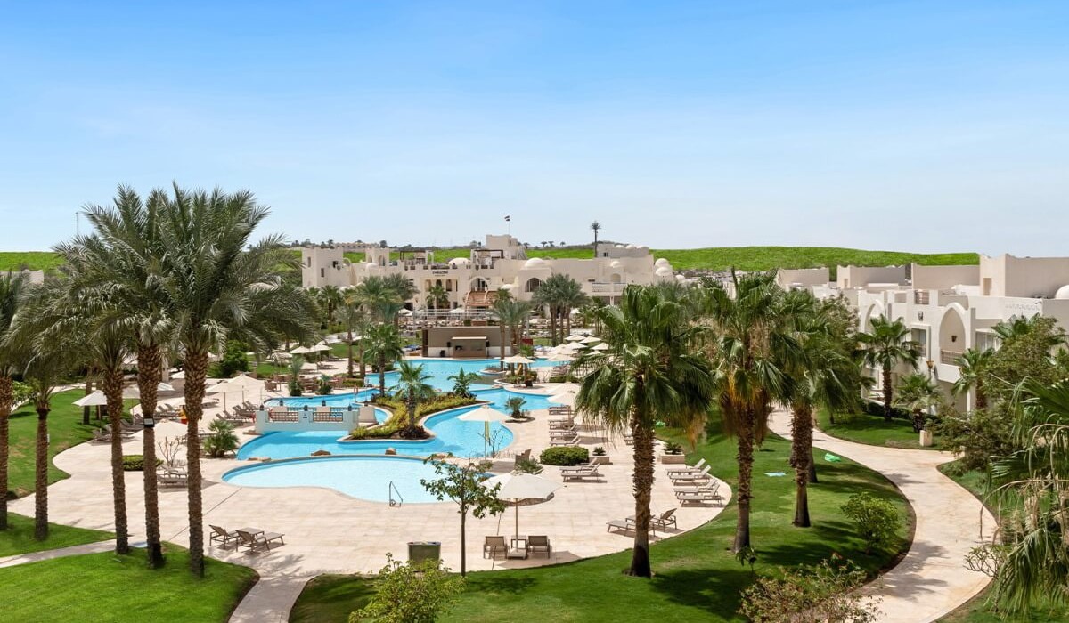 Swissôtel Sharm El Sheikh All Inclusive Collection - Piscinele de la Swissôtel Sharm El Sheikh All Inclusive Collection oferă spații largi și pitorești, situate în grădini frumos amenajate, ideale pentru relaxare și distracție la soare.