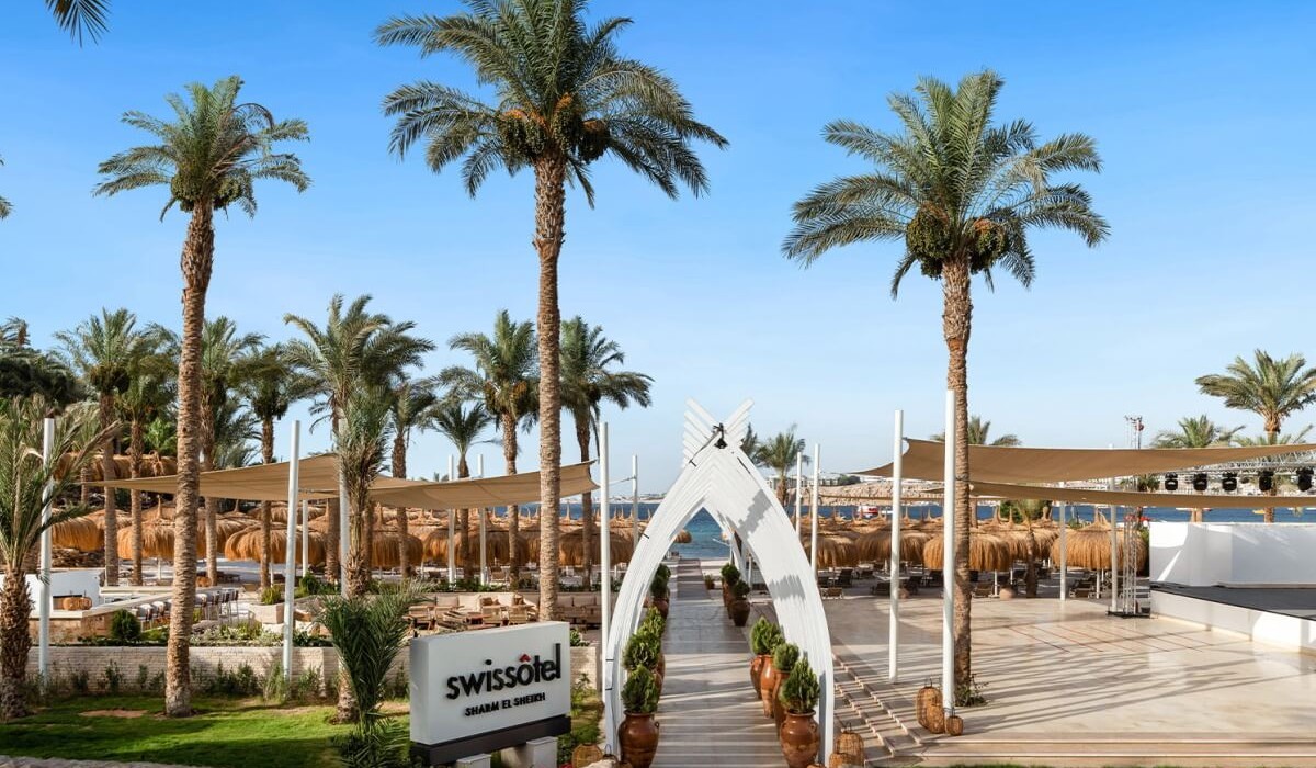 Swissôtel Sharm El Sheikh All Inclusive Collection - Acces direct la plajă: locația strategică a resortului permite explorarea ușoară a minunilor subacvatice din Marea Roșie, făcând plaja un punct ideal pentru aventuri acvatice de neuitat.