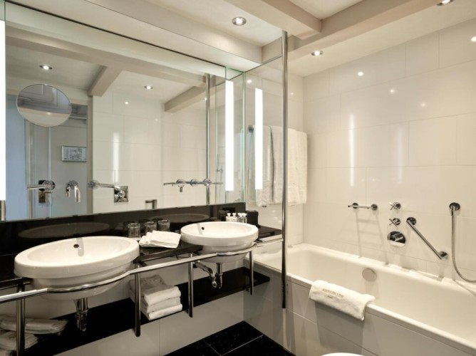 Ambassade Hotel - Immagine 10 Ambassade Hotel - Immagine 10