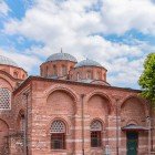 Moscheea Zeyrek, o veche biserică bizantină transformată în moschee, este unul dintre cele mai autentice exemple de arhitectură religioasă din Istanbul.