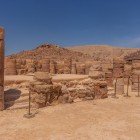 Templul Leilor Înaripați din Petra, capodoperă nabateeană din secolul I, dezvăluie artă sacră, coloane sculptate și culturi antice ascunse.