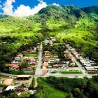 Bun venit la Baeza, o bijuterie ascunsa in cantonul Quijos din provincia Napo: la doar doua ore de Quito va asteapta cu caldura autentica, natura neatinsa si ospitalitate sincera.