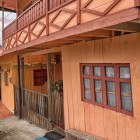 Baeza, un oras de munte din Ecuador, cucereste prin centrul sau istoric colorat cu case din lemn si este punctul de plecare pentru sporturi de aventura.