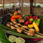 Chontacuros, sau Mayones, sunt larve amazoniene considerate o delicatesă: prăjite și servite pe farfurii de lut, se savurează cu lămâie proaspătă, fructe și legume.