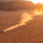 Tur palpitant de 2 ore cu 4x4 în Wadi Rum, printre dune roșii și canioane spectaculoase, trăind aventura și descoperind povești vechi ale deșertului.