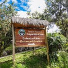 Parcul Național Cayambe Coca din Ecuador adăpostește vulcani, lagune și păduri tropicale, oferind biodiversitate unică, peisaje spectaculoase și trasee în natură.