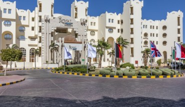 Royal Lagoons Resort & Aqua Park Families and Couples Only