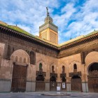 Madrasa Al-Bouanania din Fes, o veche școală coranică din secolul al XIV-lea, este un exemplu autentic de arhitectură islamică, cu decorațiuni sculptate și curți sugestive.