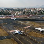 Pe Aeroportul Internațional Benito Juárez din Ciudad de México, avioanele la decolare, aterizare și rulaj reflectă ritmul dinamic al unuia dintre principalele hub-uri din Americi.