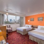 Camera dublă cu două paturi de o persoană de la Hotel Estoril 3* din Ciudad de México îmbină confortul și practicitatea, cu Wi-Fi gratuit, aer condiționat și locație centrală.