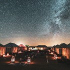 La Merzouga, cazarea într-o tabără de corturi sub stele oferă nopți în deșert printre dune tăcute, ceruri înstelate și peisaje impresionante.