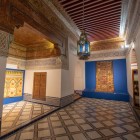 Palat din secolul al XIX-lea târziu transformat în muzeu, găzduiește colecții de țesături, lemn, ceramică, arme și bijuterii berbere; arhitectură domestică bogată în curți, săli și decorațiuni.