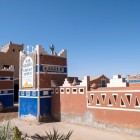 Khamlia, un sat situat la marginea ergului Chebbi, este cunoscut pentru comunitatea Gnawa și muzica tradițională care dă viață deșertului.