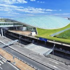 Aeroportul Beijing-Capital (PEK), principalul hub international al orasului, ofera legaturi rapide, servicii moderne si primire eficienta.
