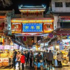 La intrarea în Cartierul Musulman din Xi’an se simte energia a secole de cultură islamică și viață tradițională chineză.