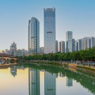 Podul Anshun din Chengdu, elegant și istoric, traversează râul Jin cu arhitectură tradițională și priveliști caracteristice.