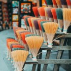 Thuy Xuan, satul tămâii, oferă bețișoare colorate spre vânzare, realizate prin tehnici locale străvechi și simbol al culturii vietnameze.