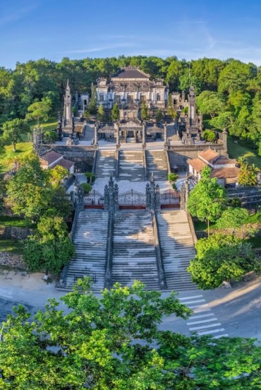 Mormântul Khai Dinh, Satul de Tămâie Thuy Xuan