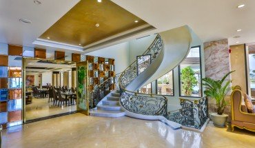 Holiday Beach Hotel Danang