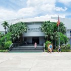 Muzeul Etnologic din Hanoi expune tradițiile, hainele, locuințele și obiectele celor 54 de etnii vietnameze, oferind o perspectivă autentică asupra culturii lor.