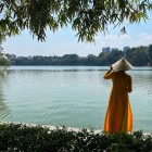 Lacul Hoan Kiem, situat în inima Hanoiului, este un loc simbolic asociat cu legenda Sabiei Înapoiate și considerat inima spirituală a orașului.