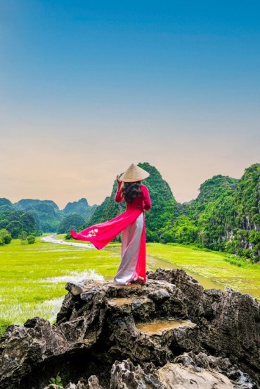 Templul Regilor Dinh și Le, Peșterile Tam Coc, Pagoda Bich Dong