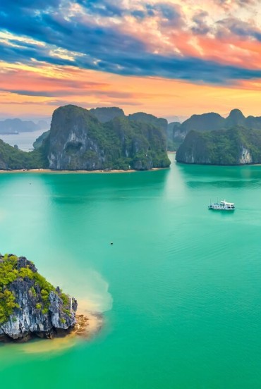 Golful Halong, Peșterile Halong