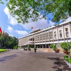 Palatul Reunificării, inima istorică a orașului Ho Chi Minh, îmbină arhitectura modernă cu amintirea evenimentelor-cheie ale reunificării Vietnamului.