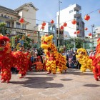 Chợ Lớn este cea mai mare Chinatown din Vietnam, cu străzi aglomerate, piețe istorice și temple care povestesc secole de istorie chineză.