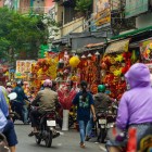 Chợ Lớn, cartierul chinezesc din Ho Chi Minh, oferă temple, piețe și străzi animate care povestesc despre istoria și cultura comunității chineze.