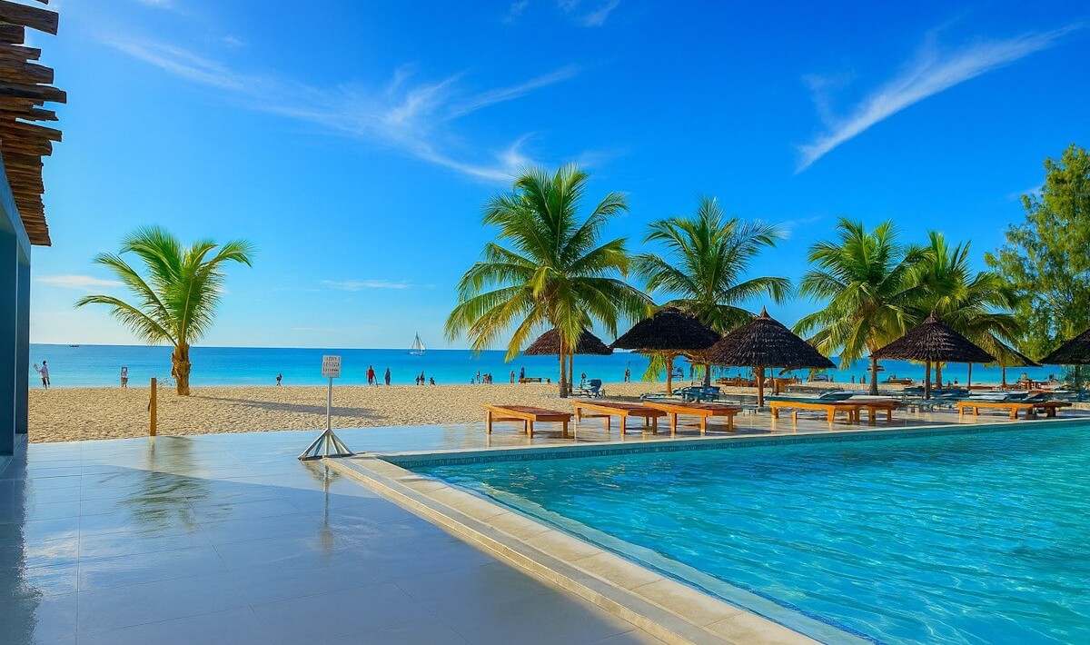 SunSeaBar Beach Resort - Detalii ale piscinei de pe malul marii a structurii
